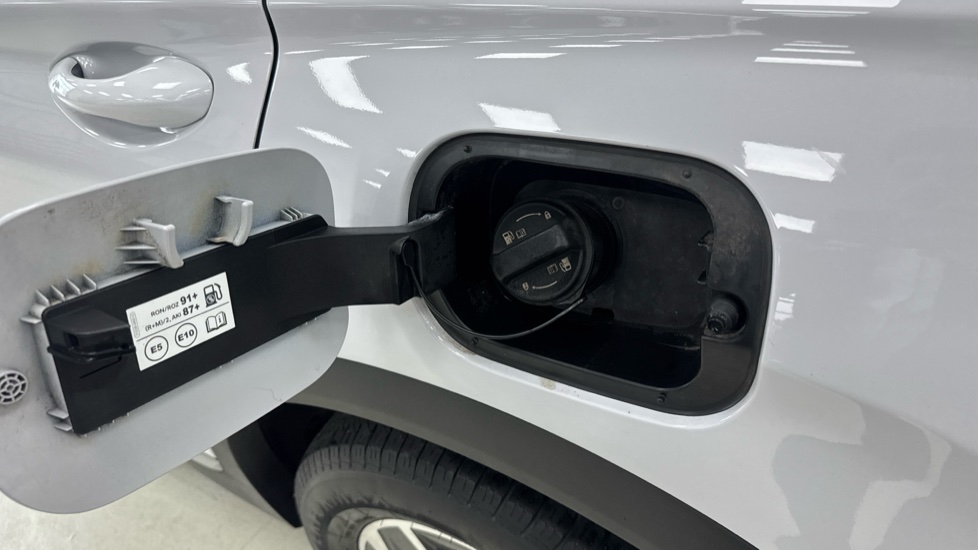 Hyundai SANTA FE 1.6 TGDi Hybrid Premium 5dr Auto Hybrid Estate - Image 40