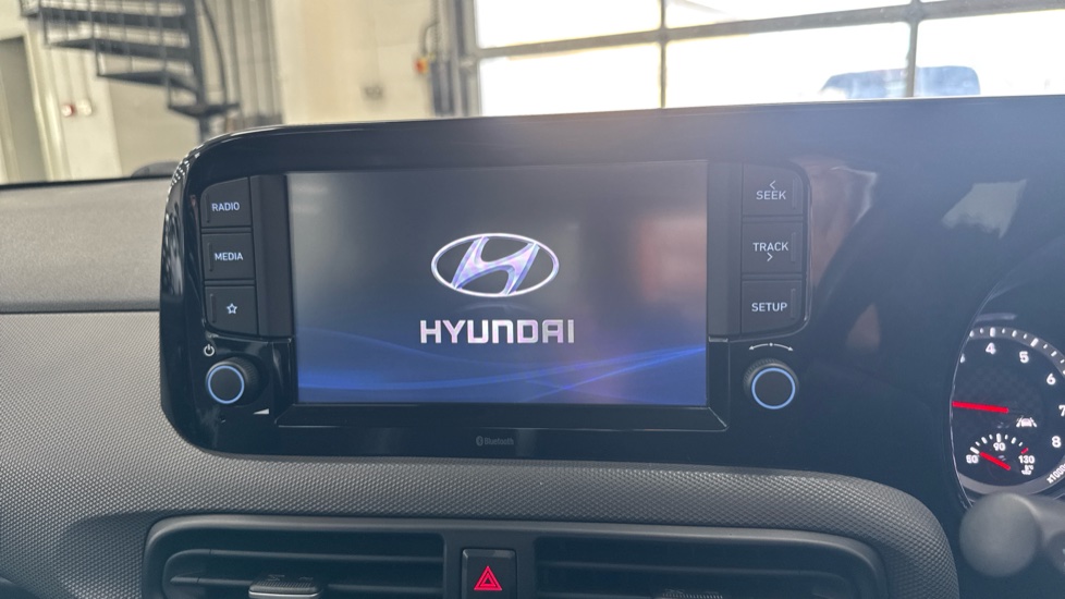 Hyundai i10 1.0 MPi SE Connect 5dr Petrol Hatchback - Image 12