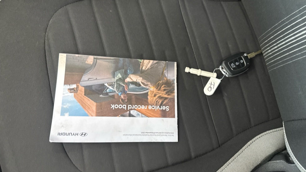 Hyundai i10 1.0 MPi SE Connect 5dr Petrol Hatchback - Image 19