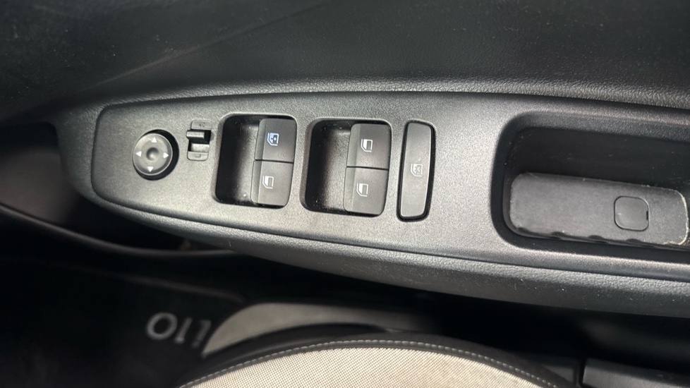 Hyundai i10 1.0 MPi SE Connect 5dr Petrol Hatchback - Image 24