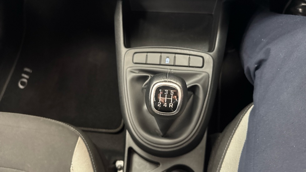 Hyundai i10 1.0 MPi SE Connect 5dr Petrol Hatchback - Image 26