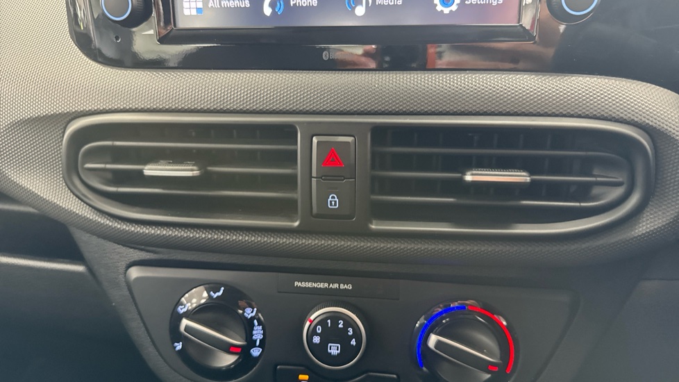 Hyundai i10 1.0 MPi SE Connect 5dr Petrol Hatchback - Image 30