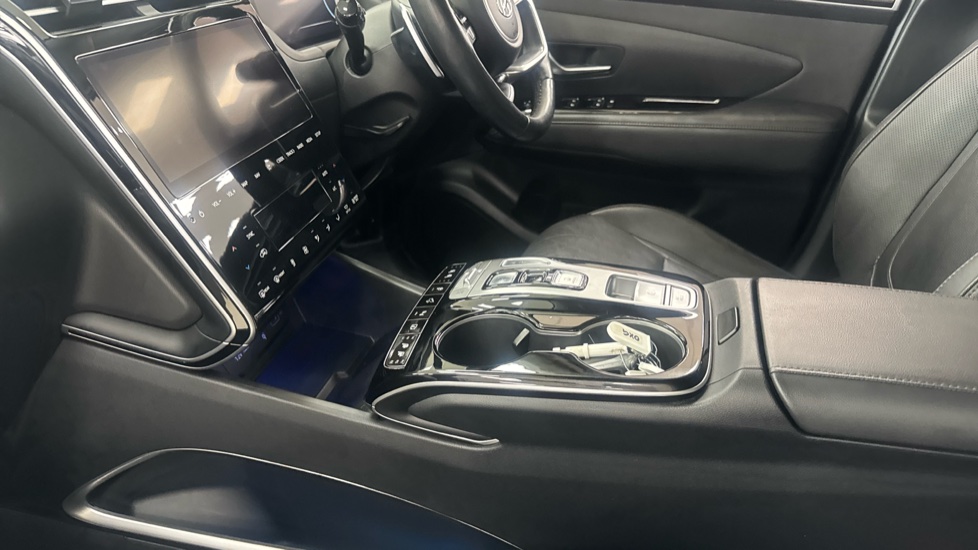 Hyundai TUCSON 1.6 TGDi Plug-in Hybrid Ultimate 5dr 4WD Auto Estate - Image 13