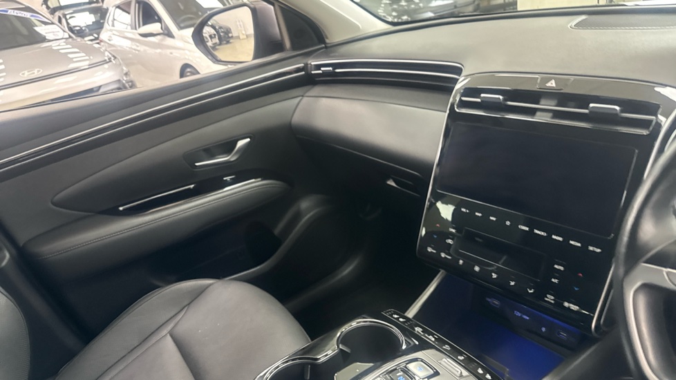Hyundai TUCSON 1.6 TGDi Plug-in Hybrid Ultimate 5dr 4WD Auto Estate - Image 14