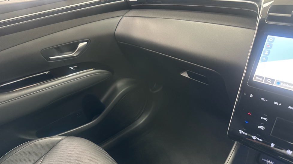 Hyundai TUCSON 1.6 TGDi Plug-in Hybrid Ultimate 5dr 4WD Auto Estate - Image 32