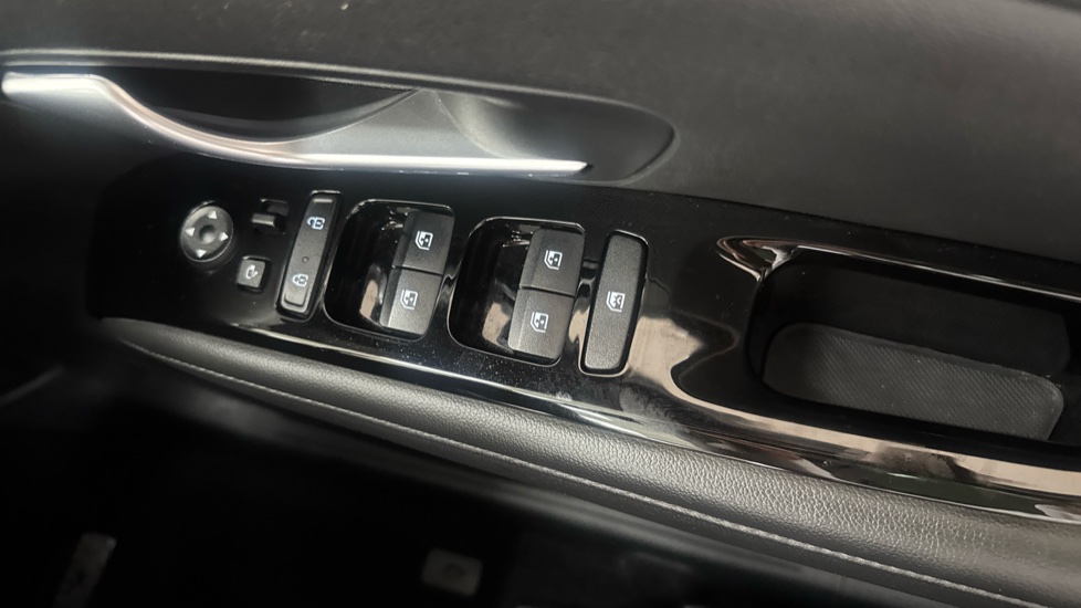 Hyundai TUCSON 1.6 TGDi Plug-in Hybrid Ultimate 5dr 4WD Auto Estate - Image 35