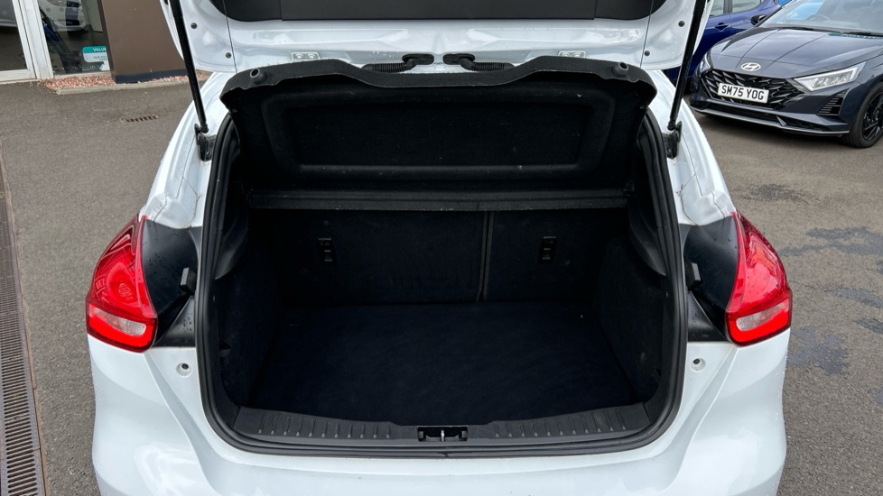 Ford Focus 1.5 TDCi 120 ST-Line 5dr Diesel Hatchback - Image 4