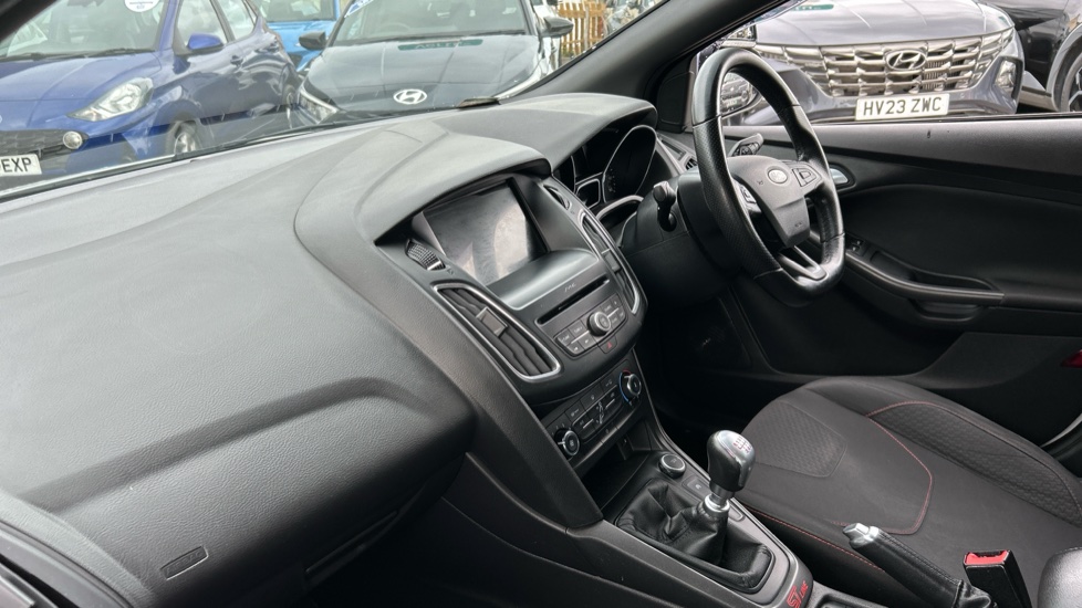Ford Focus 1.5 TDCi 120 ST-Line 5dr Diesel Hatchback - Image 9