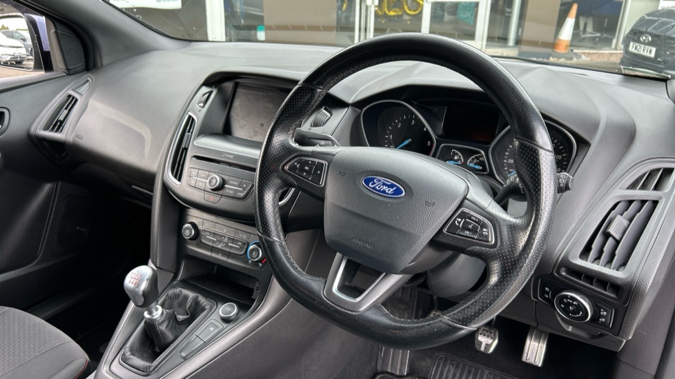 Ford Focus 1.5 TDCi 120 ST-Line 5dr Diesel Hatchback - Image 11