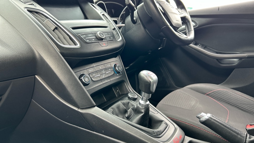 Ford Focus 1.5 TDCi 120 ST-Line 5dr Diesel Hatchback - Image 13