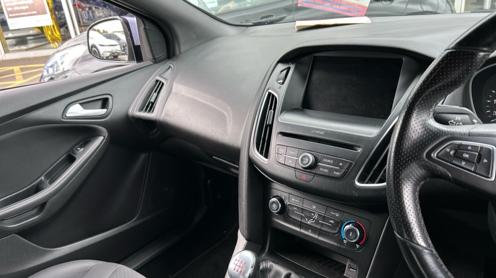Ford Focus 1.5 TDCi 120 ST-Line 5dr Diesel Hatchback - Image 14