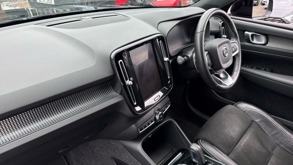 Volvo XC40 1.5 T3 [163] R DESIGN 5dr Geartronic Petrol Estate - Image 9
