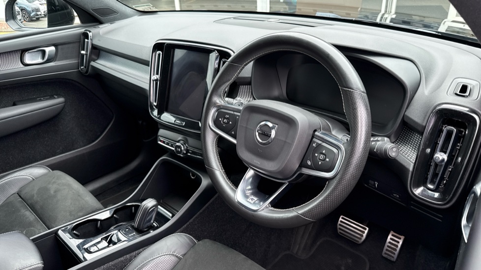 Volvo XC40 1.5 T3 [163] R DESIGN 5dr Geartronic Petrol Estate - Image 11