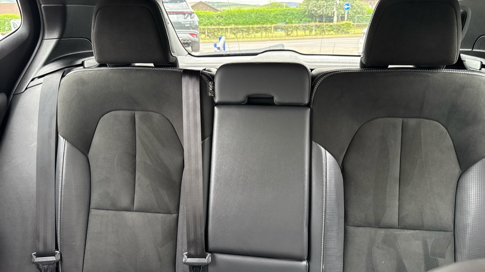 Volvo XC40 1.5 T3 [163] R DESIGN 5dr Geartronic Petrol Estate - Image 15