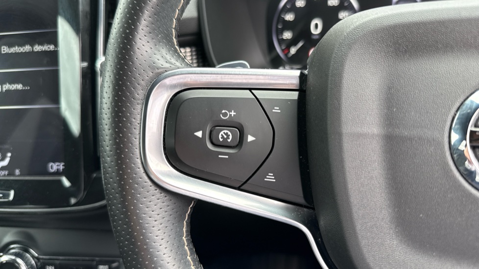Volvo XC40 1.5 T3 [163] R DESIGN 5dr Geartronic Petrol Estate - Image 21