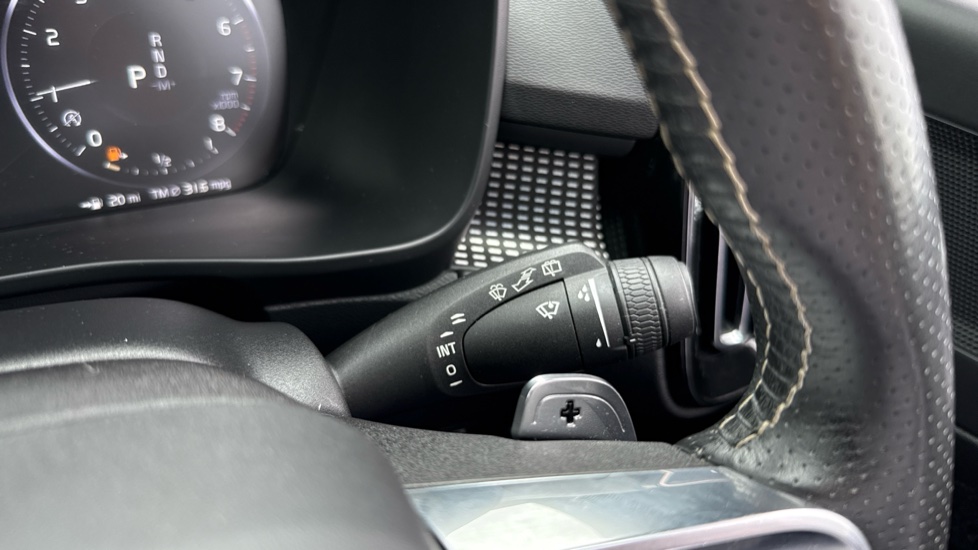 Volvo XC40 1.5 T3 [163] R DESIGN 5dr Geartronic Petrol Estate - Image 23