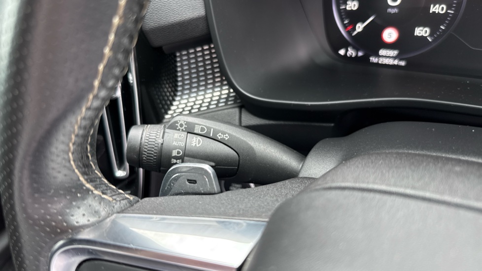 Volvo XC40 1.5 T3 [163] R DESIGN 5dr Geartronic Petrol Estate - Image 24