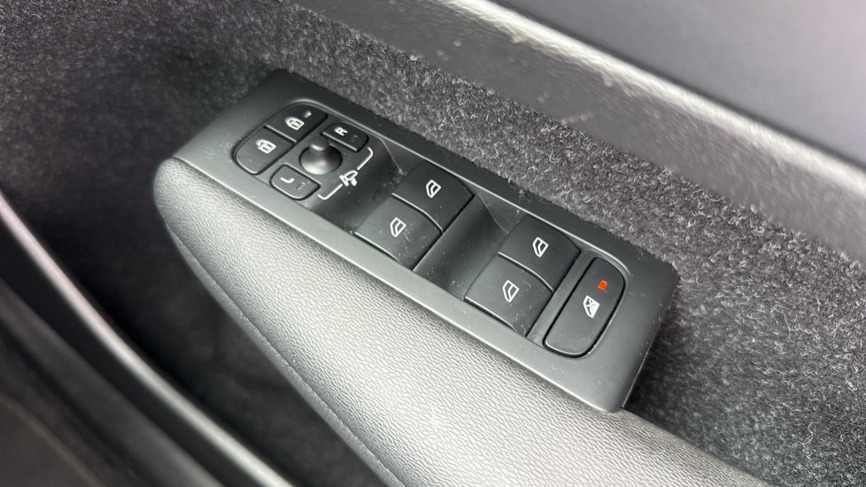 Volvo XC40 1.5 T3 [163] R DESIGN 5dr Geartronic Petrol Estate - Image 26