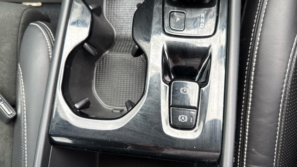 Volvo XC40 1.5 T3 [163] R DESIGN 5dr Geartronic Petrol Estate - Image 30