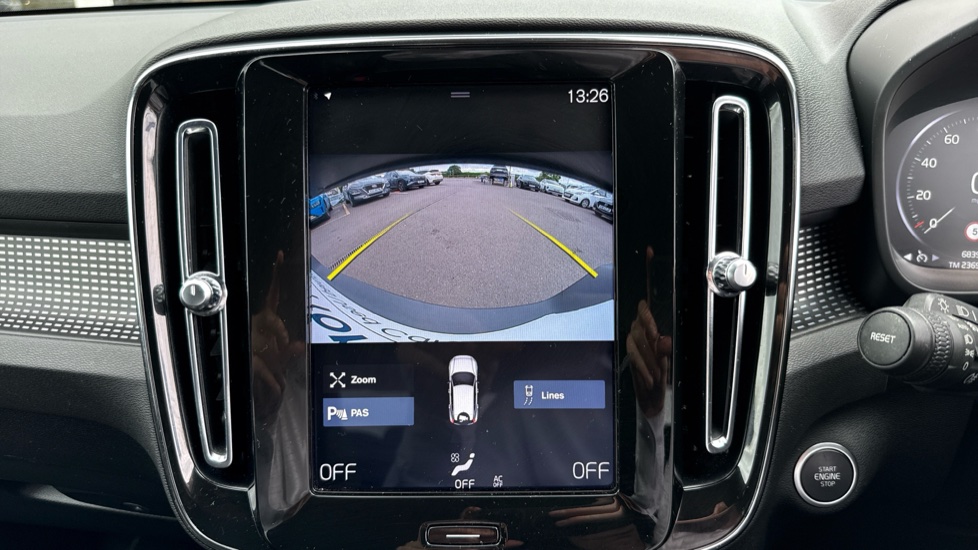Volvo XC40 1.5 T3 [163] R DESIGN 5dr Geartronic Petrol Estate - Image 35