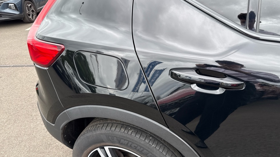 Volvo XC40 1.5 T3 [163] R DESIGN 5dr Geartronic Petrol Estate - Image 37