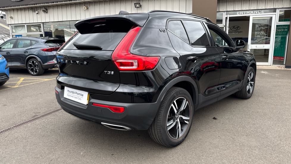 Volvo XC40 1.5 T3 [163] R DESIGN 5dr Geartronic Petrol Estate - Image 41