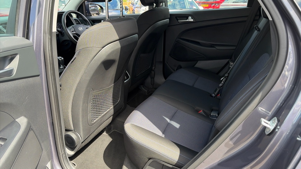 Hyundai TUCSON 1.6 GDi Blue Drive SE Nav 5dr 2WD Petrol Estate - Image 16