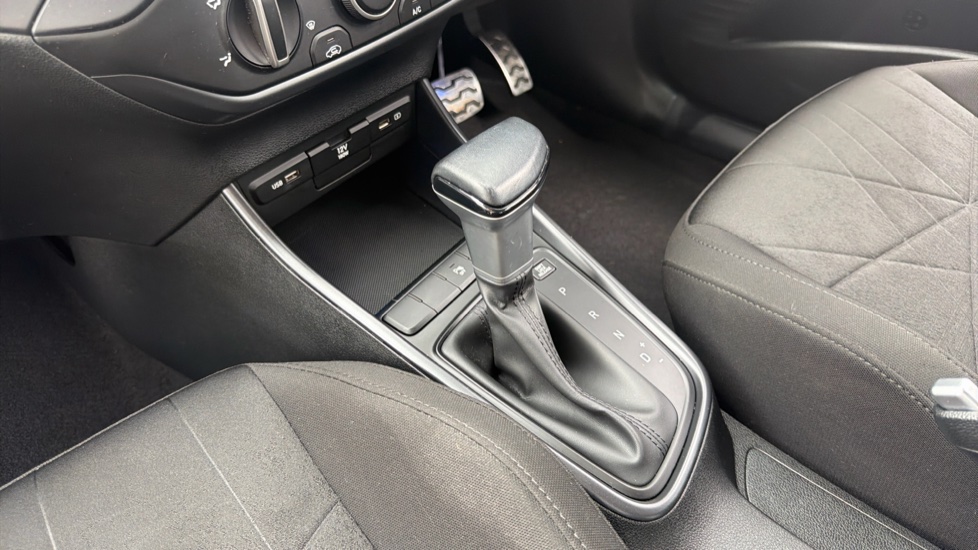 Hyundai BAYON 1.0 TGDi 48V MHEV SE Connect 5dr DCT Petrol Hatchback - Image 13