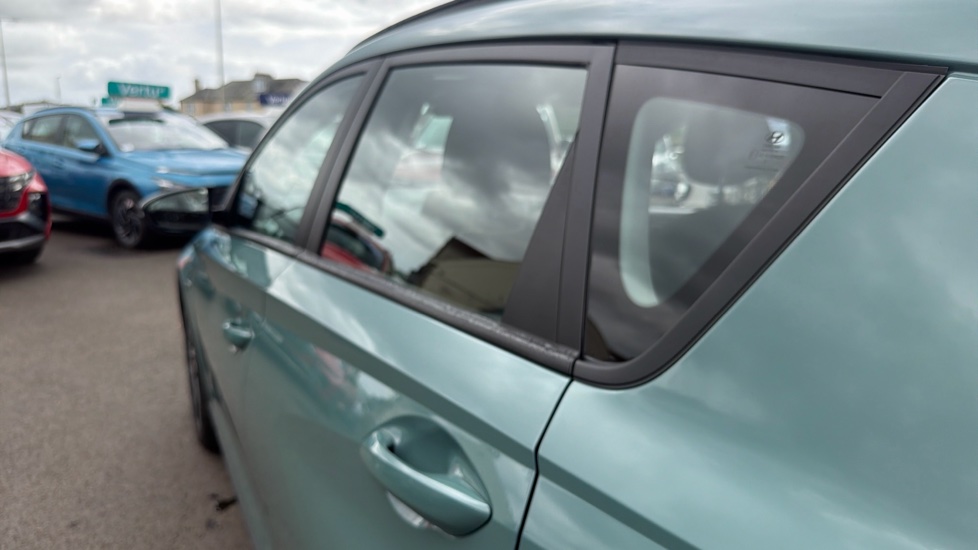 Hyundai BAYON 1.0 TGDi 48V MHEV SE Connect 5dr DCT Petrol Hatchback - Image 42