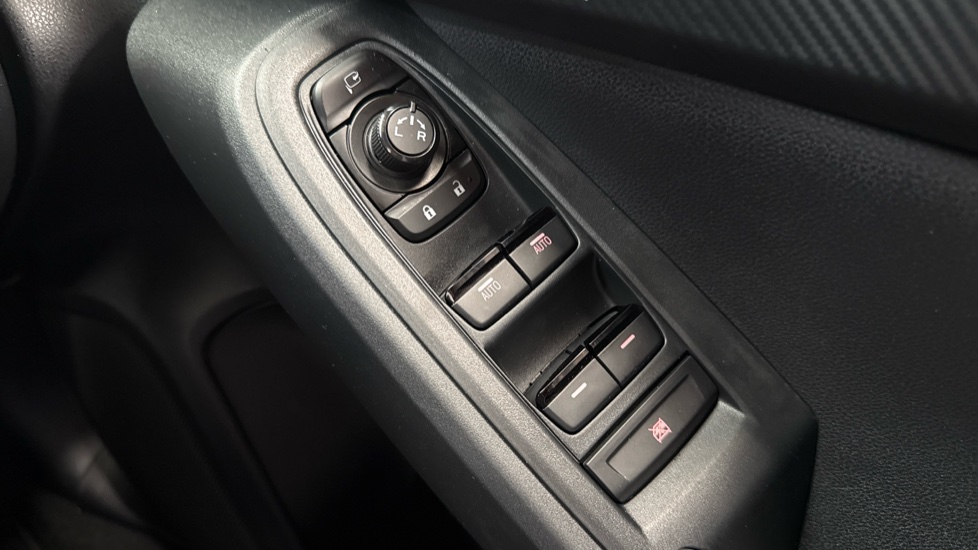 Subaru Crosstrek 2.0i e-Boxer Limited 5dr Lineartronic Hybrid Hatchback - Image 30