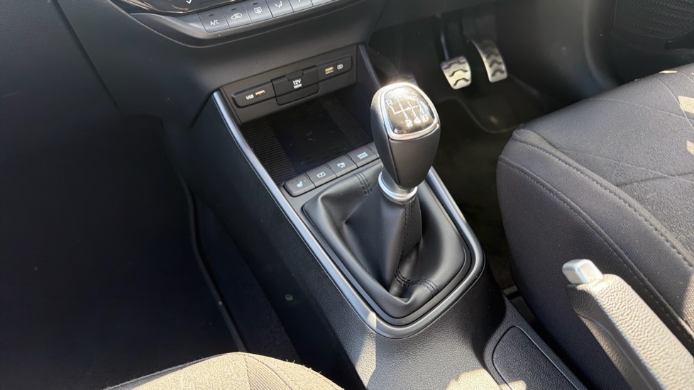 Hyundai BAYON 1.0 TGDi 48V MHEV Premium 5dr Petrol Hatchback - Image 13