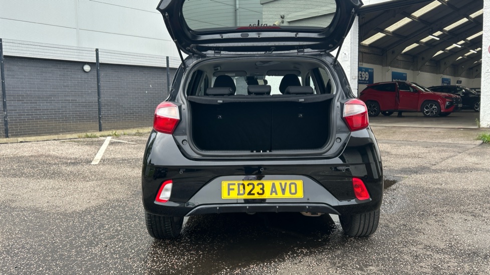 Hyundai i10 1.2 MPi Premium 5dr Petrol Hatchback - Image 4