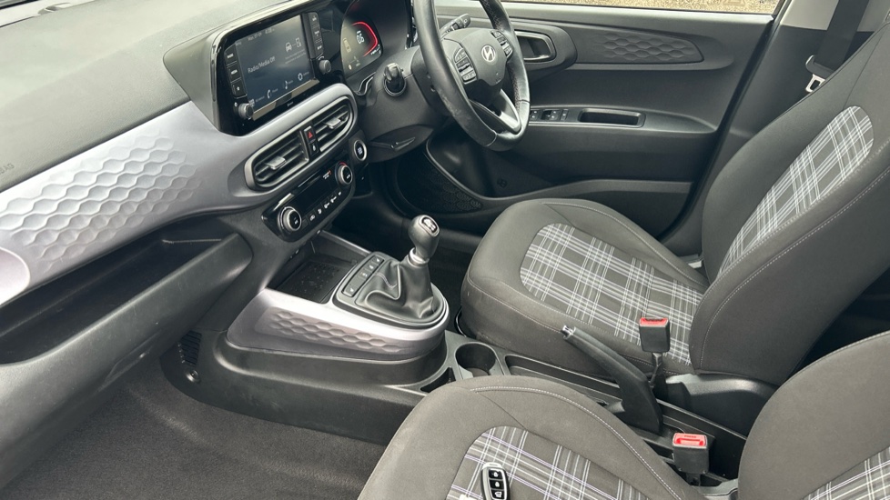Hyundai i10 1.2 MPi Premium 5dr Petrol Hatchback - Image 9