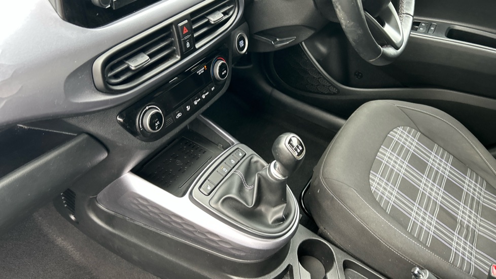 Hyundai i10 1.2 MPi Premium 5dr Petrol Hatchback - Image 13
