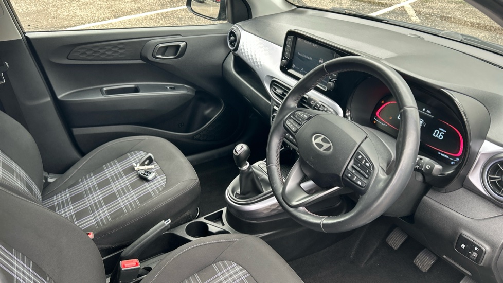 Hyundai i10 1.2 MPi Premium 5dr Petrol Hatchback - Image 14