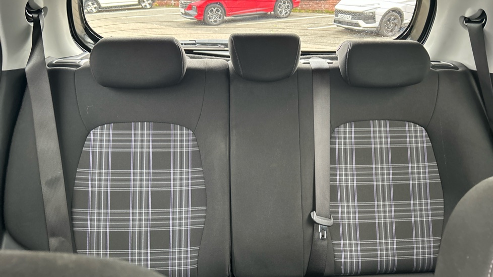 Hyundai i10 1.2 MPi Premium 5dr Petrol Hatchback - Image 15