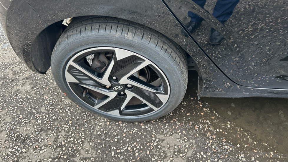 Hyundai i10 1.2 MPi Premium 5dr Petrol Hatchback - Image 22