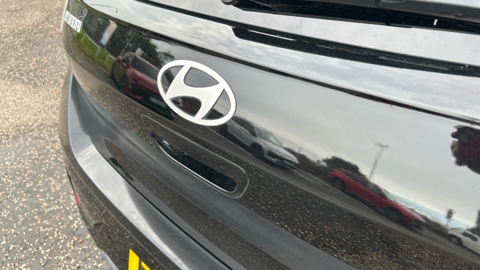 Hyundai i10 1.2 MPi Premium 5dr Petrol Hatchback - Image 28