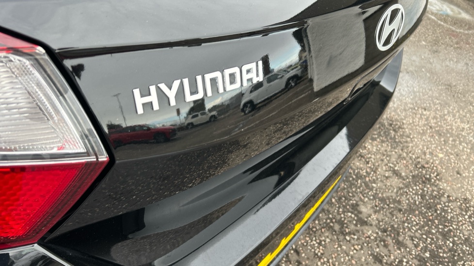Hyundai i10 1.2 MPi Premium 5dr Petrol Hatchback - Image 34