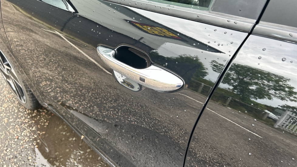 Hyundai i10 1.2 MPi Premium 5dr Petrol Hatchback - Image 36