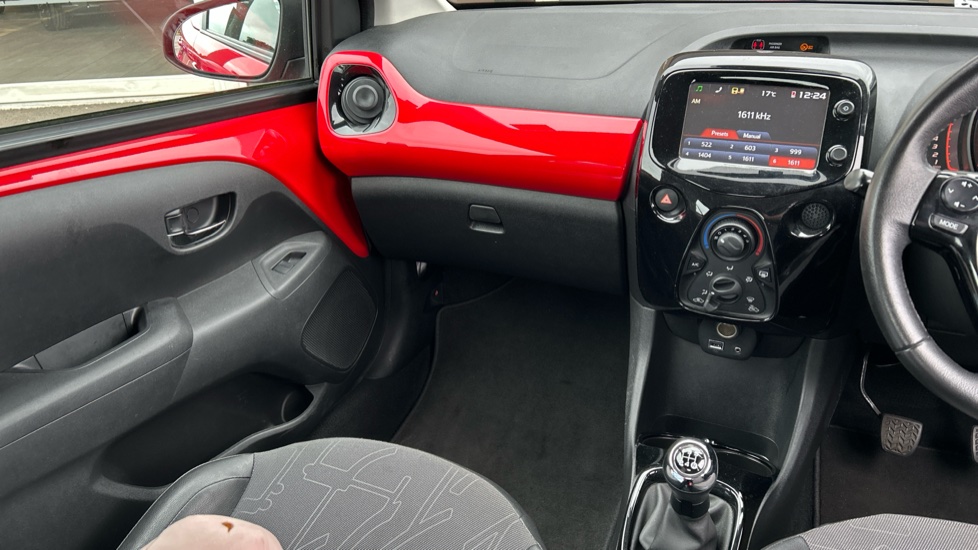 Toyota Aygo 1.0 VVT-i X-Pression 5dr Petrol Hatchback - Image 14