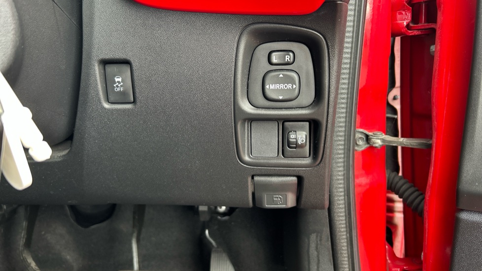 Toyota Aygo 1.0 VVT-i X-Pression 5dr Petrol Hatchback - Image 28