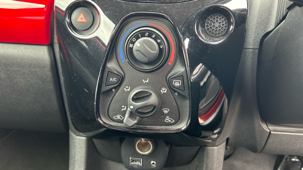 Toyota Aygo 1.0 VVT-i X-Pression 5dr Petrol Hatchback - Image 29