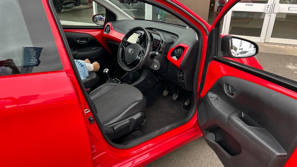 Toyota Aygo 1.0 VVT-i X-Pression 5dr Petrol Hatchback - Image 33