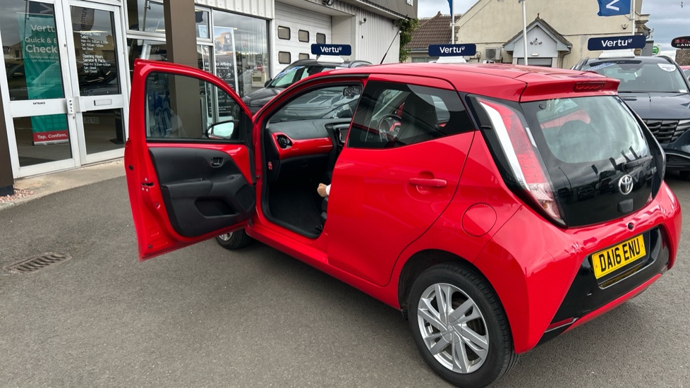 Toyota Aygo 1.0 VVT-i X-Pression 5dr Petrol Hatchback - Image 36