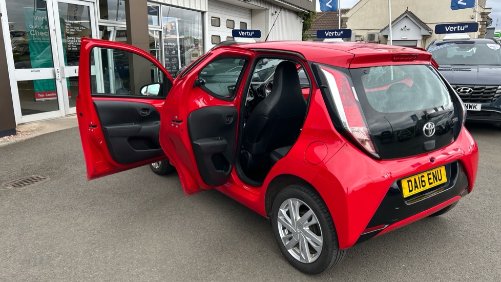 Toyota Aygo 1.0 VVT-i X-Pression 5dr Petrol Hatchback - Image 37