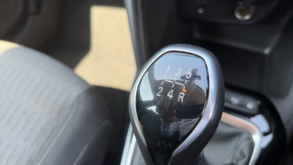 Vauxhall Corsa 1.2 SE Premium 5dr Petrol Hatchback - Image 31