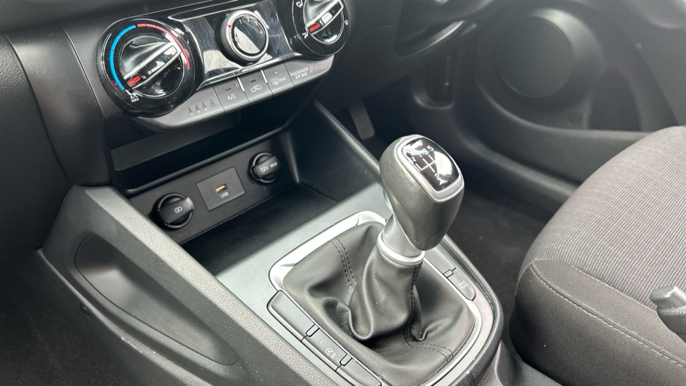 Hyundai KONA 1.0 TGDi 48V MHEV SE Connect 5dr Petrol Hatchback - Image 13