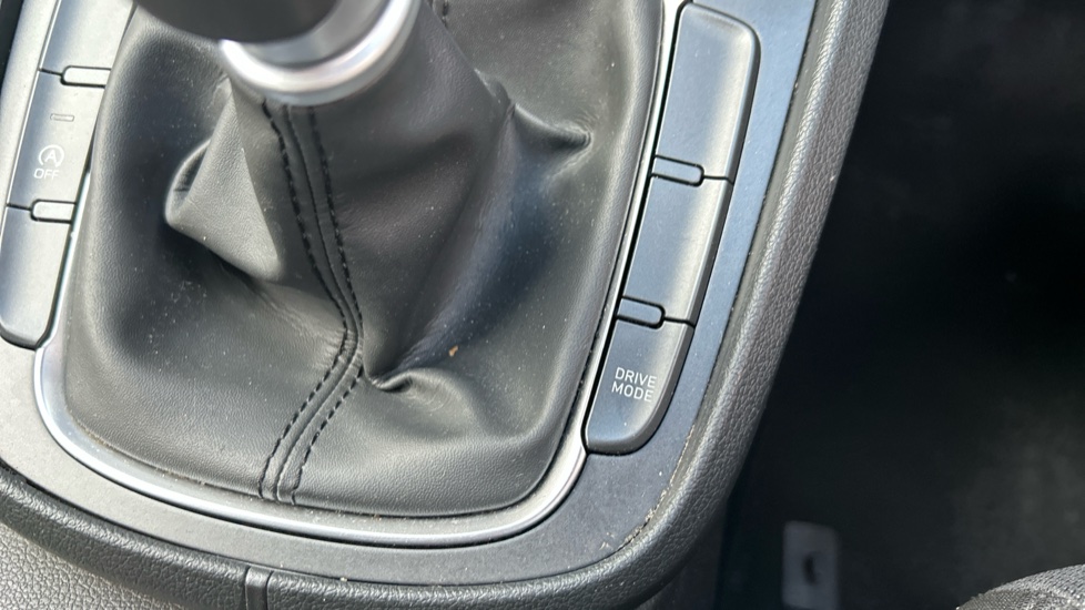 Hyundai KONA 1.0 TGDi 48V MHEV SE Connect 5dr Petrol Hatchback - Image 25