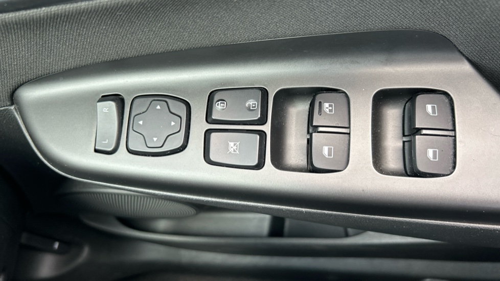 Hyundai KONA 1.0 TGDi 48V MHEV SE Connect 5dr Petrol Hatchback - Image 31